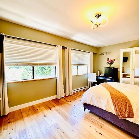Oceanside Manor - Golf Course View Bed & Breakfast Qualicum Beach Exterior photo